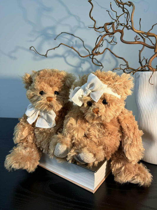 Rankų darbo Bukowski pliušinis meškiukas 25 cm